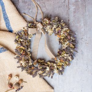 Ghirlanda lavanda e fiori bianchi