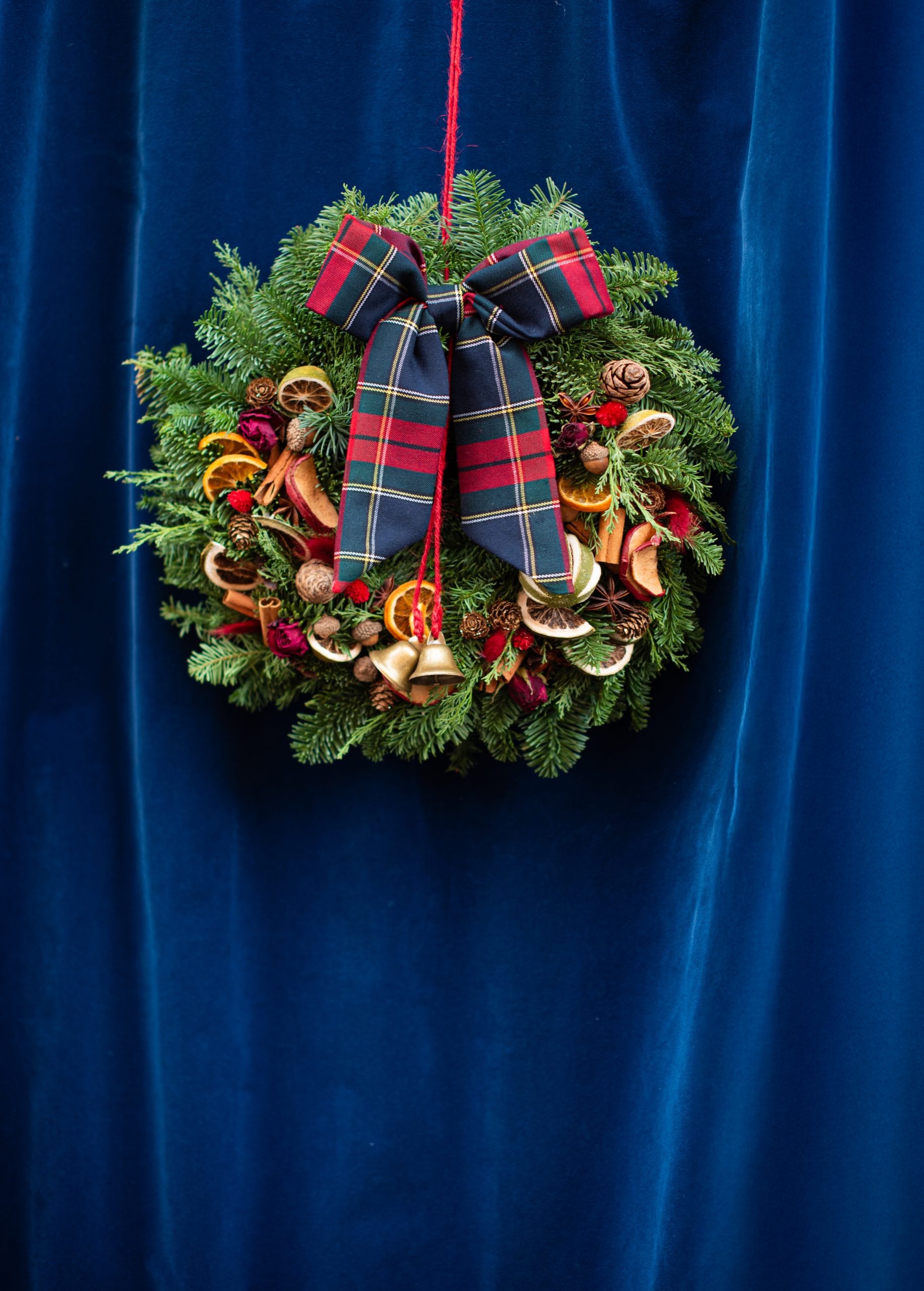 la classica ghirlanda natalizia con fiocco Tartan - immagine 5