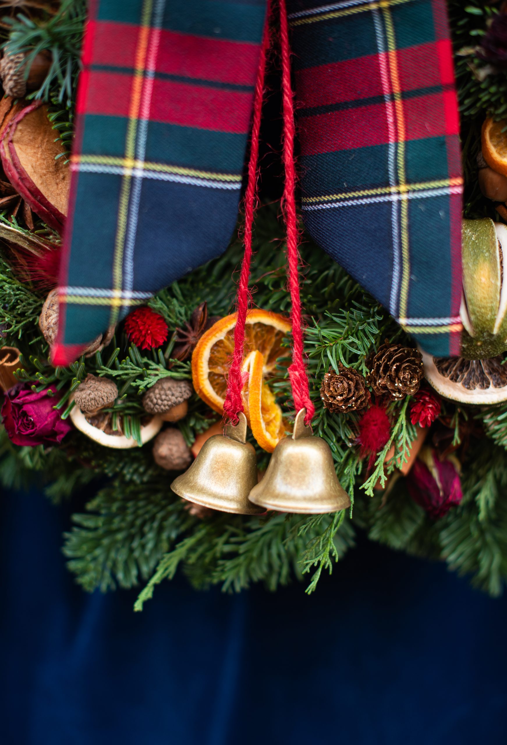la classica ghirlanda natalizia con fiocco Tartan - immagine 3